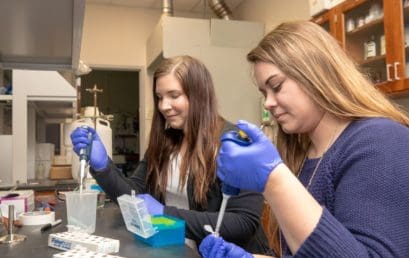 FMU undergrads tag-team cancer research