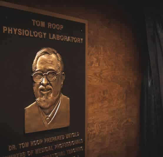 FMU dedicates Tom Roop Physiology Lab