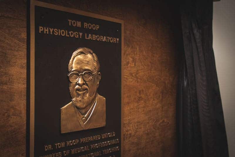 FMU dedicates Tom Roop Physiology Lab