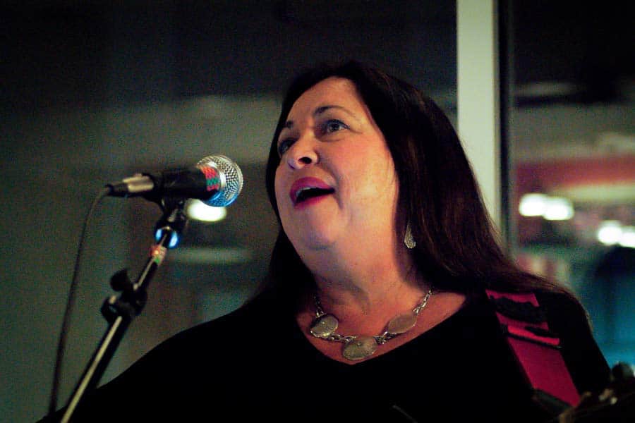 FMU’s Larsen brings one-woman show to PAC FMU’s Larsen brings one-woman show to PAC
