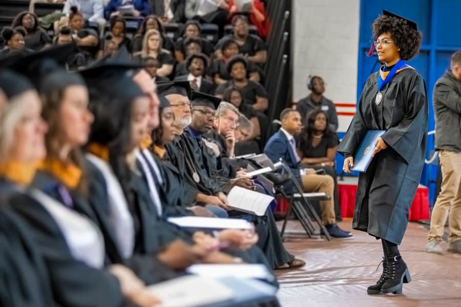 Summa Cum Laude grad hits her stride as a double major at FMU Summa Cum Laude grad hits her stride as a double major at FMU