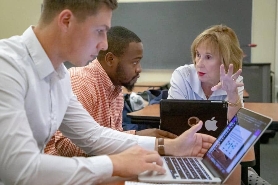 FMU School of Business renews accreditation with AACSB International FMU School of Business renews accreditation with AACSB International