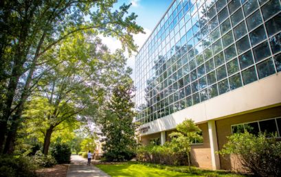 FMU recognizes staff members for long-time service