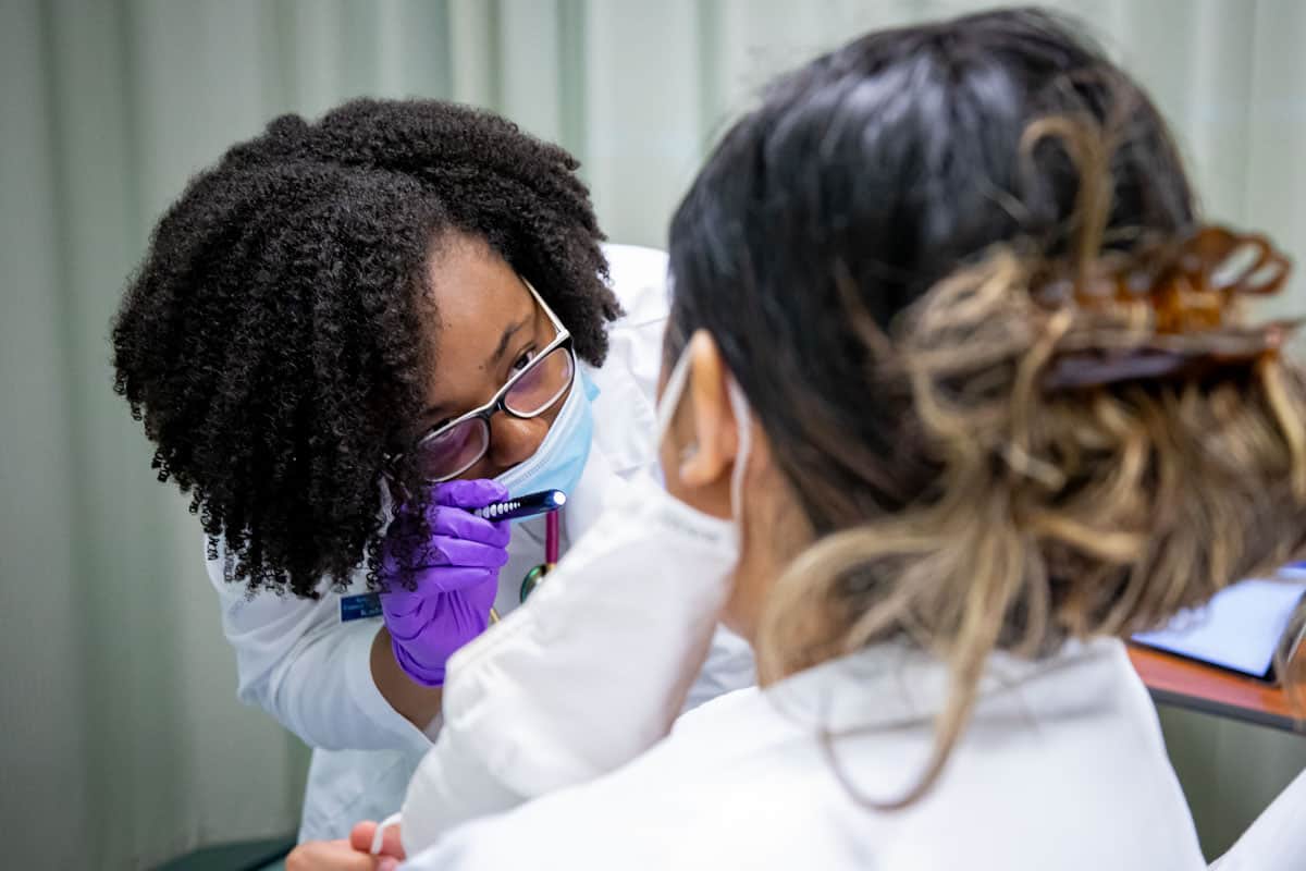Drs. Bruce and Lee Foundation boosts medical education with $12.5 million donation to FMU Drs. Bruce and Lee Foundation boosts medical education with $12.5 million donation to FMU