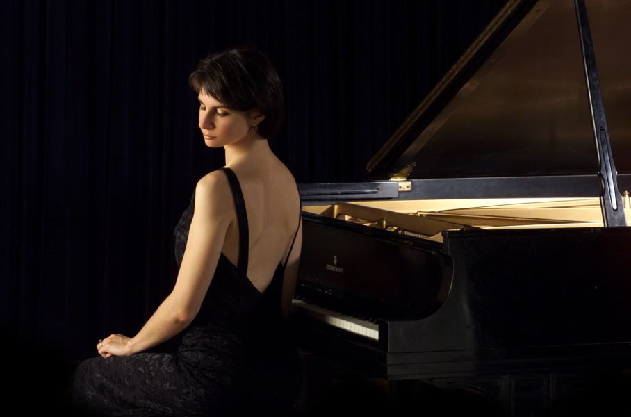 Marina Lomazov, piano