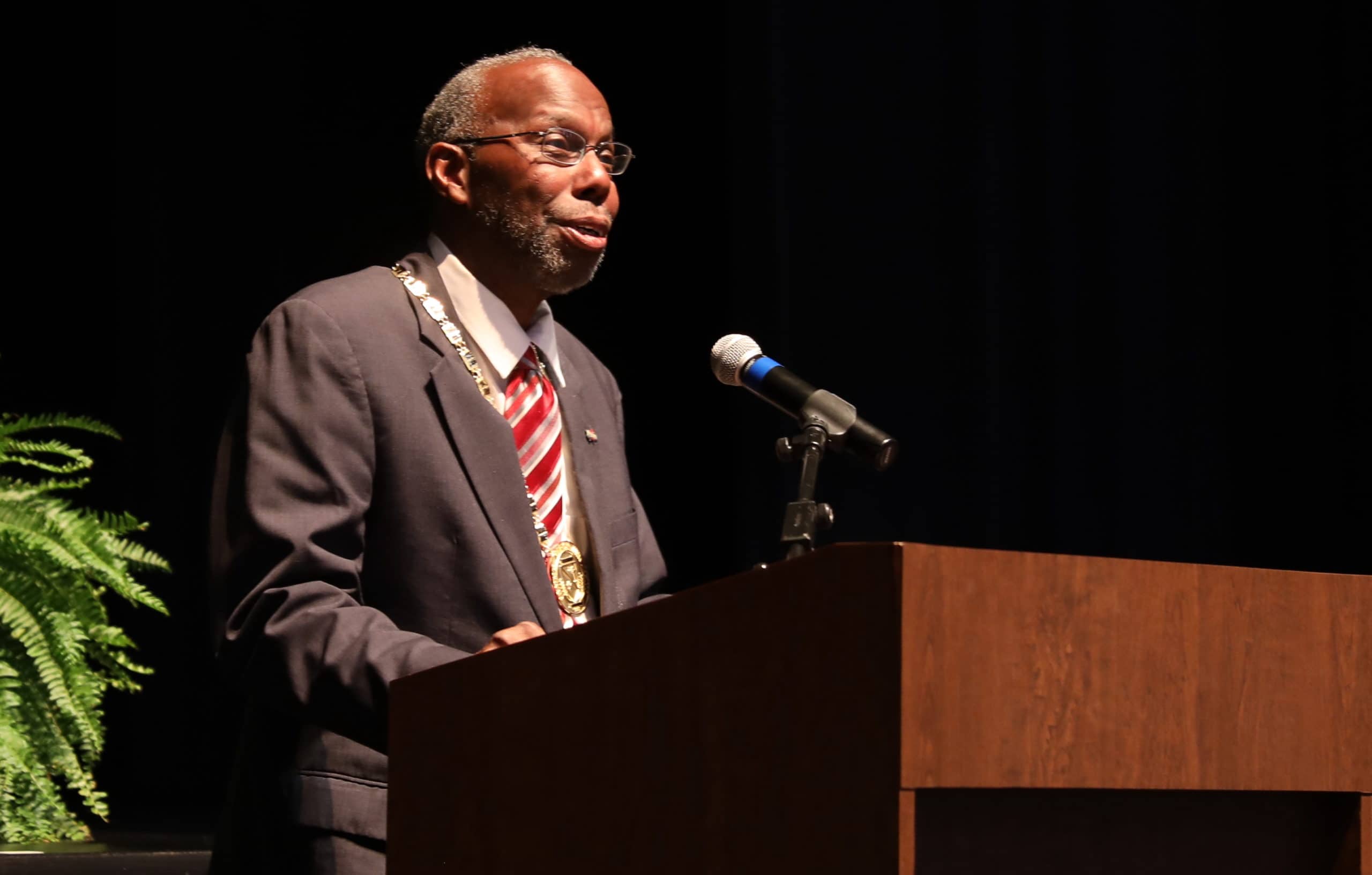 Peterson named FMU’s 2021-22 Distinguished Professor