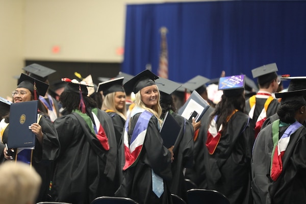 FMU honors graduates, faculty at expanded commencement ceremonies