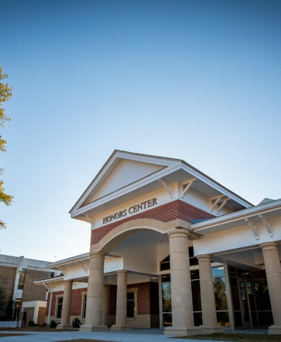 FMU hosts dedication ceremony for naming of Honors Center facilities